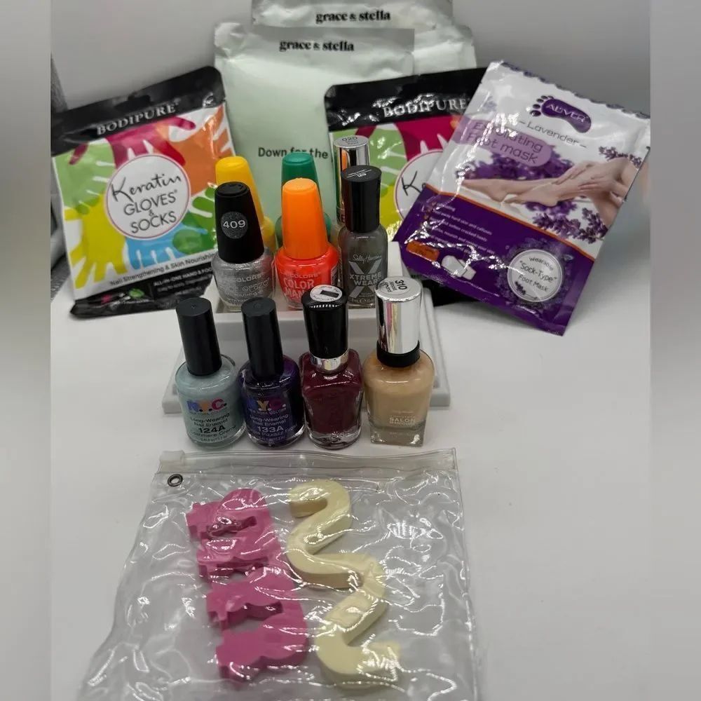 Bundle of Nail Polish Foot Hand Exfoliating Gloves and Socks